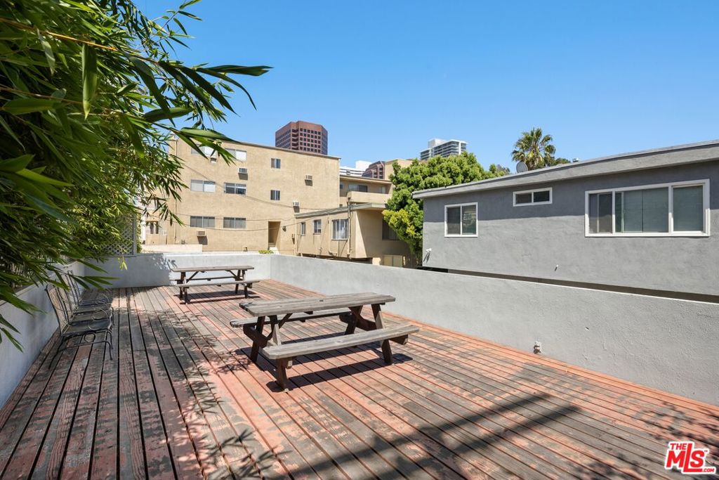 11921 Goshen Avenue Property Photo 6