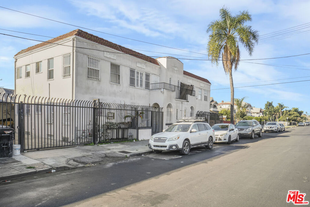 1706 W 49th Street Property Photo 4