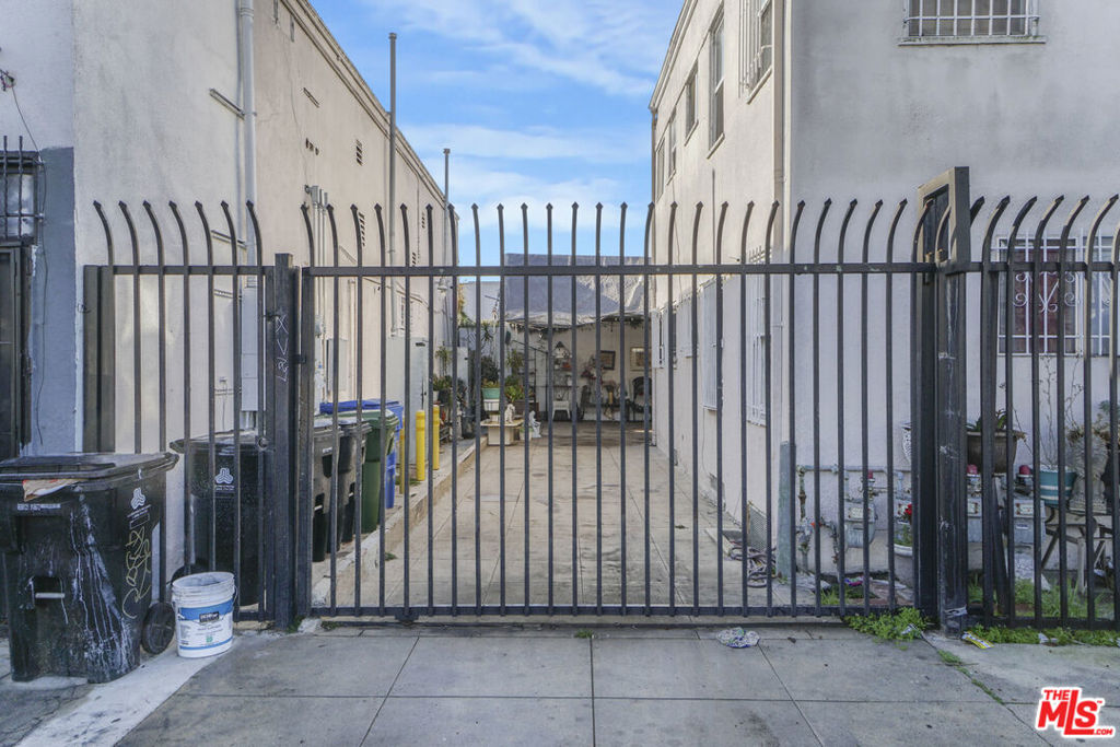 1706 W 49th Street Property Photo 5