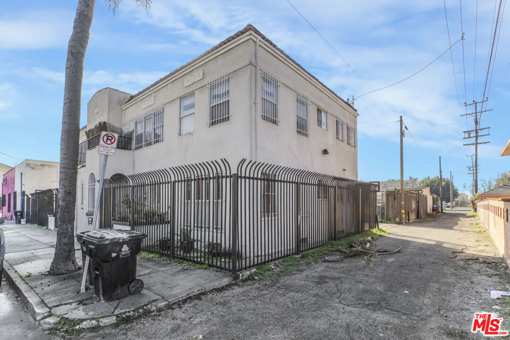 1706 W 49th Street Property Photo 6
