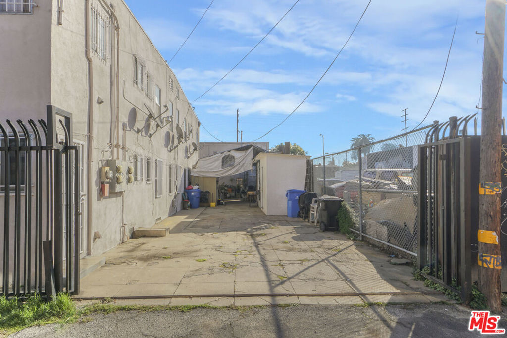 1706 W 49th Street Property Photo 7
