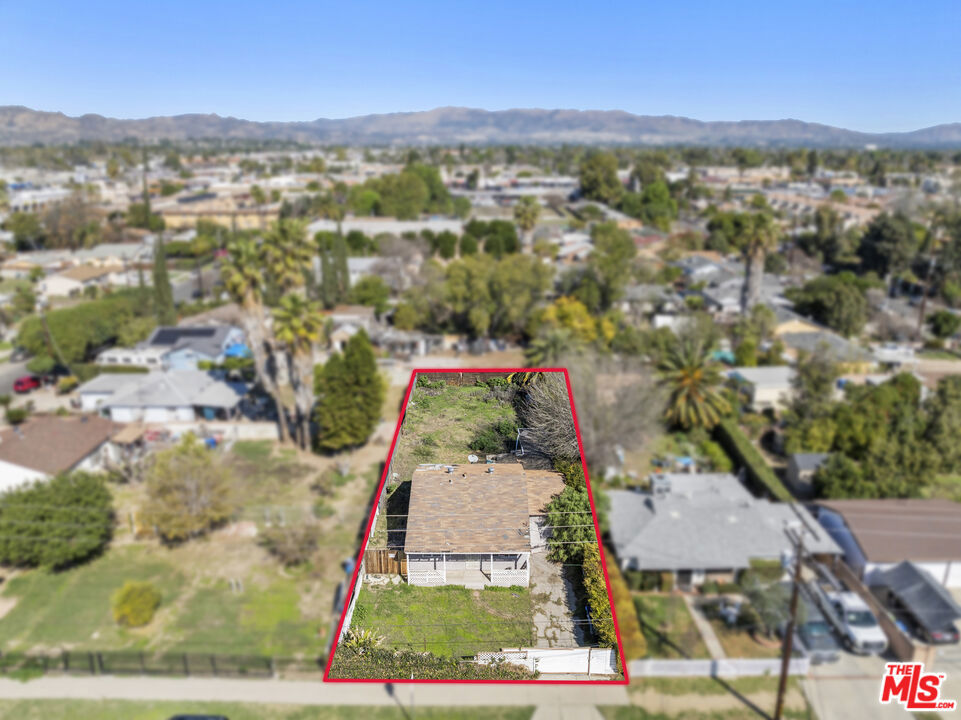 21125 Hart Street Property Photo
