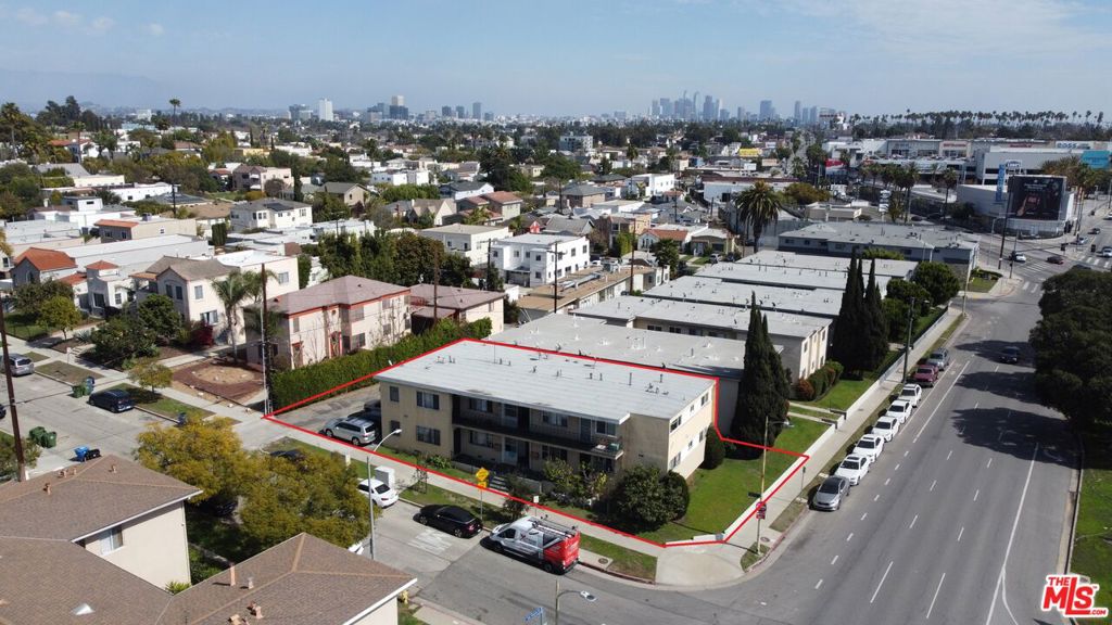 4777 San Vicente Boulevard Property Photo 1