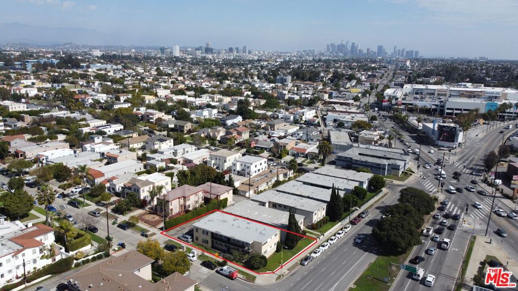4777 San Vicente Boulevard Property Photo 2