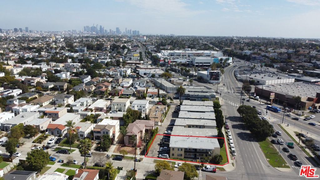 4777 San Vicente Boulevard Property Photo 3