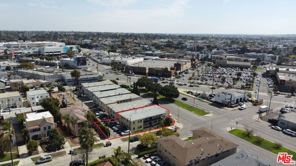 4777 San Vicente Boulevard Property Photo 4