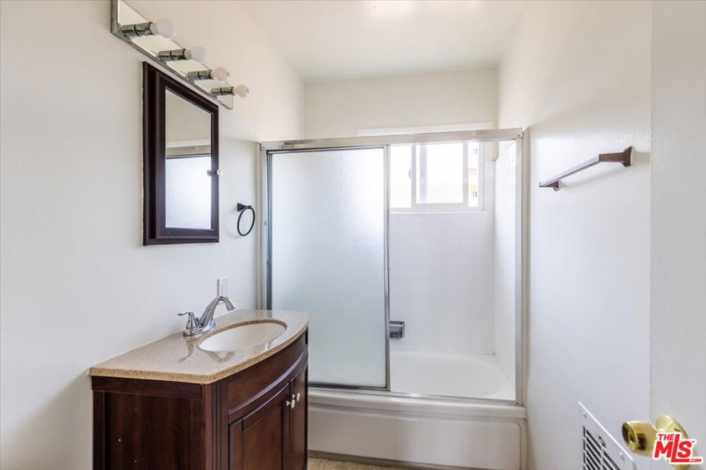 4777 San Vicente Boulevard Property Photo 15