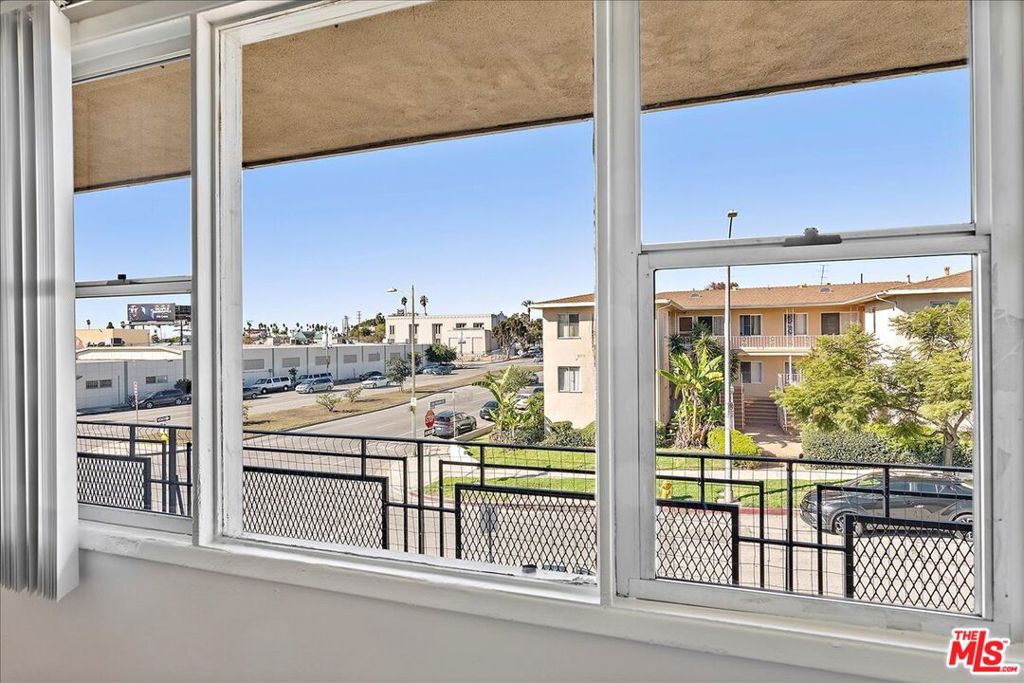 4777 San Vicente Boulevard Property Photo 17