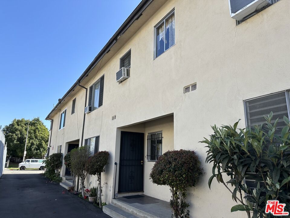 933 S Norton Avenue Property Photo 10