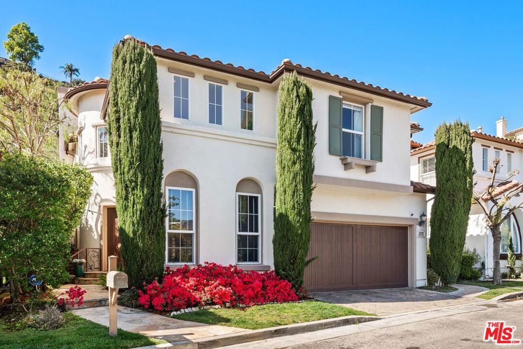 2729 Hollyview Court Property Photo
