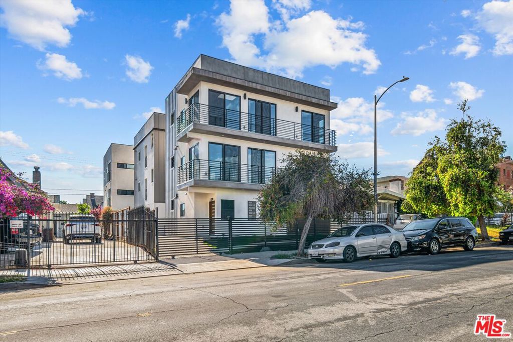 926 S Harvard Boulevard Property Photo