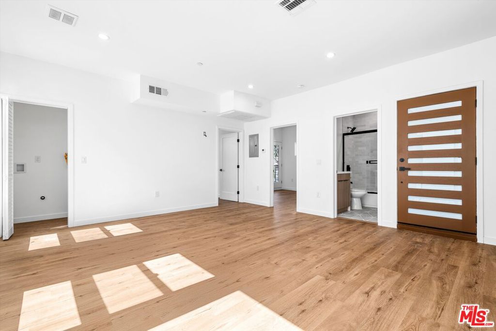 926 S Harvard Boulevard Property Photo 17
