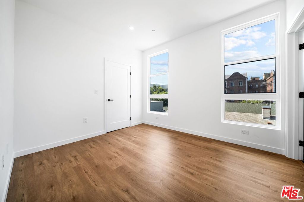 926 S Harvard Boulevard Property Photo 18
