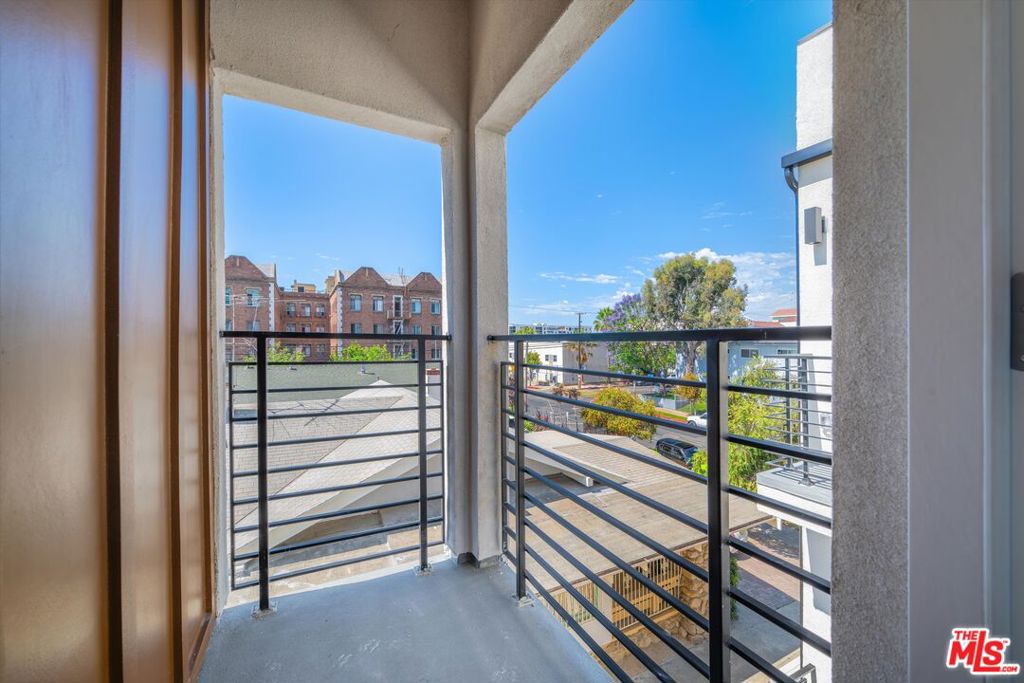 926 S Harvard Boulevard Property Photo 22