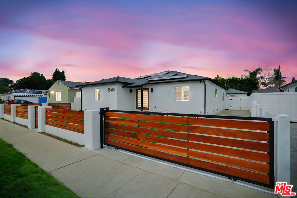 13413 Sylvan Street Property Photo