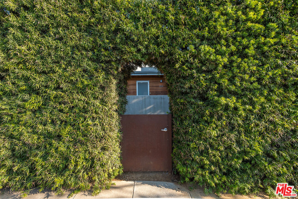 1076 Palms Boulevard Property Photo