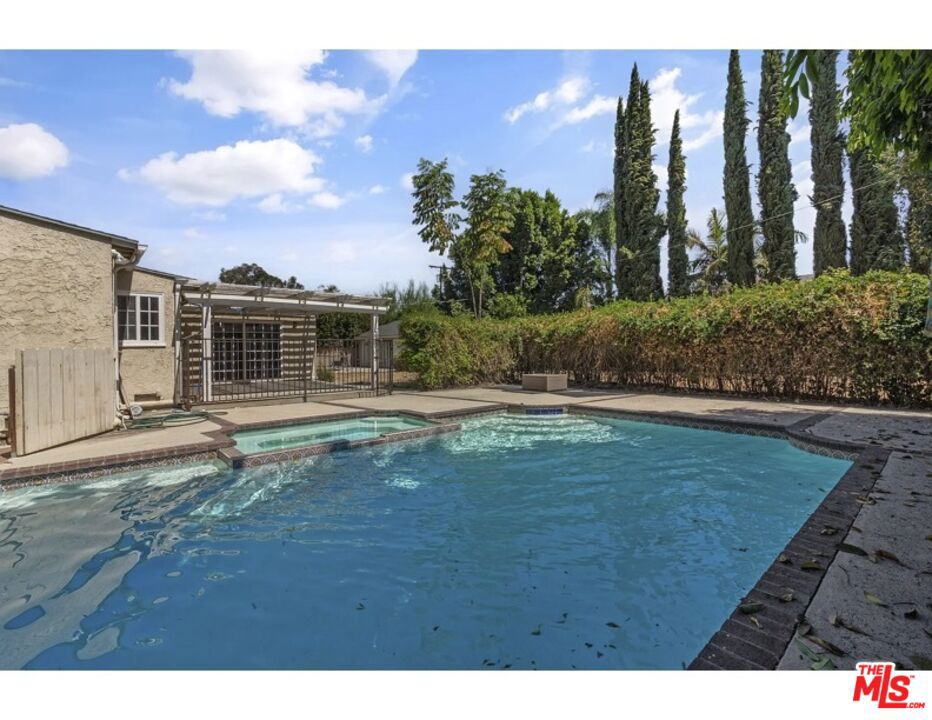5504 Tyrone Avenue Property Photo