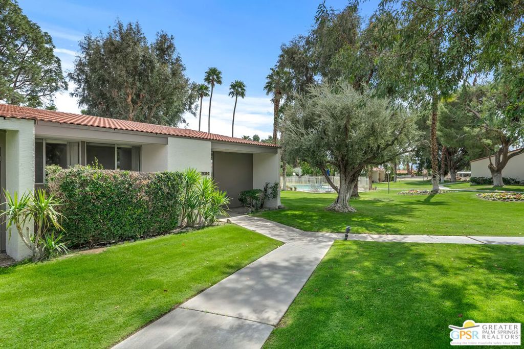 2537 N Whitewater Club Drive C Property Photo 2