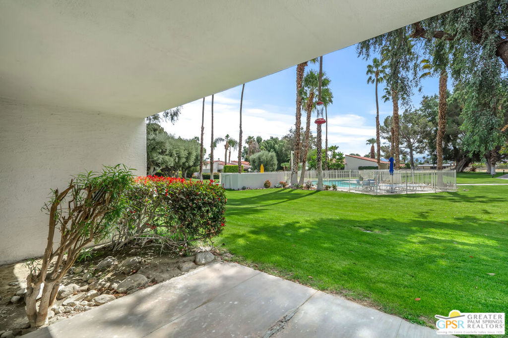 2537 N Whitewater Club Drive C Property Photo 4