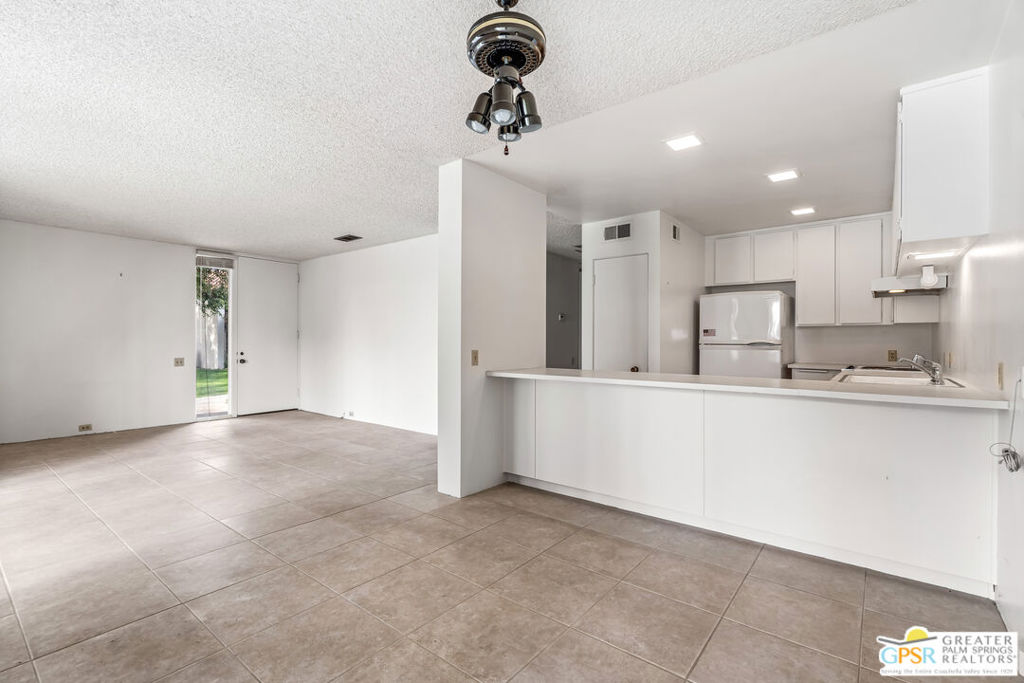 2537 N Whitewater Club Drive C Property Photo 14