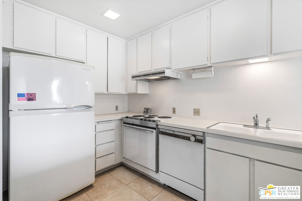 2537 N Whitewater Club Drive C Property Photo 20