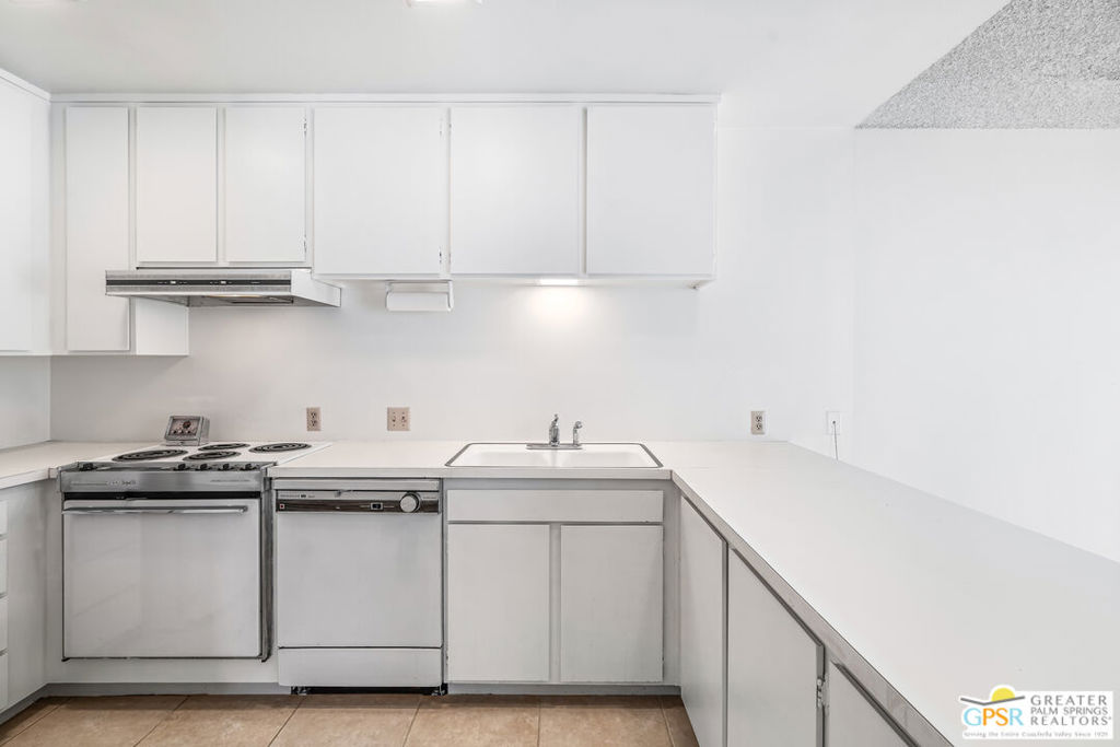 2537 N Whitewater Club Drive C Property Photo 21