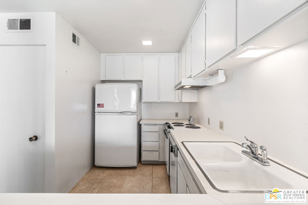 2537 N Whitewater Club Drive C Property Photo 22