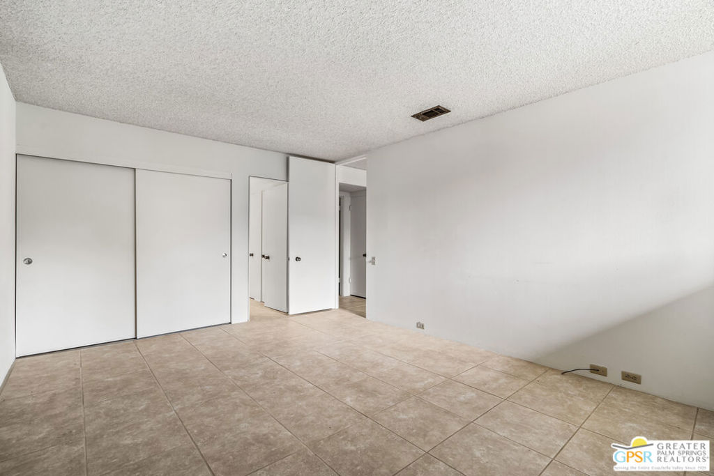 2537 N Whitewater Club Drive C Property Photo 23