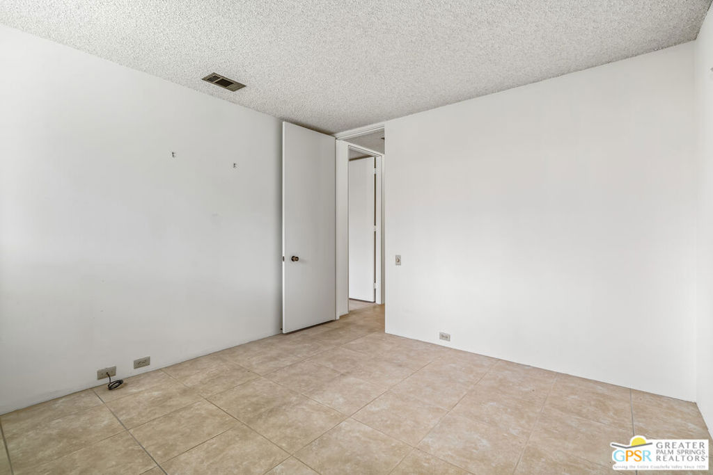 2537 N Whitewater Club Drive C Property Photo 25