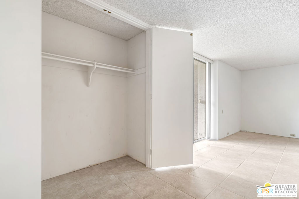 2537 N Whitewater Club Drive C Property Photo 28