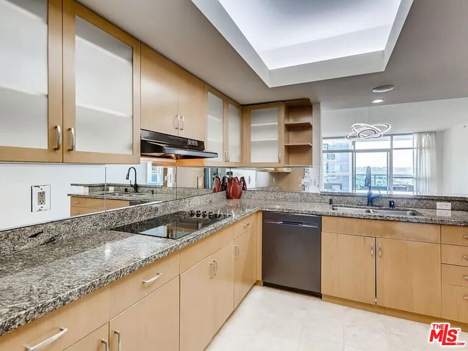 13700 Marina Pointe Drive 1225 Property Photo