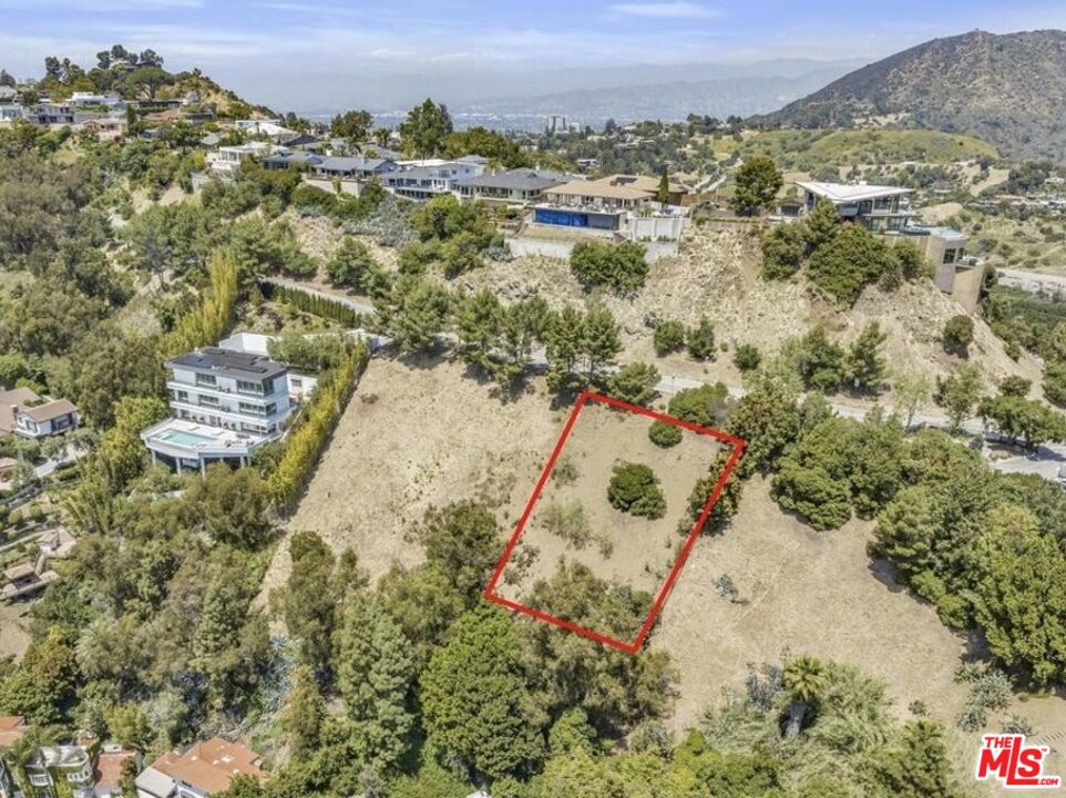 7060 Mulholland Drive Property Photo