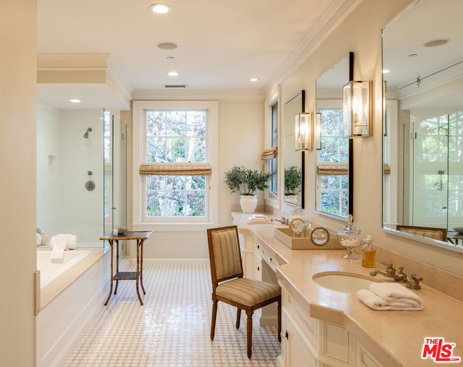 10960 Chalon Road Property Photo 14