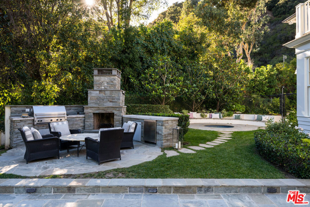 10960 Chalon Road Property Photo 21