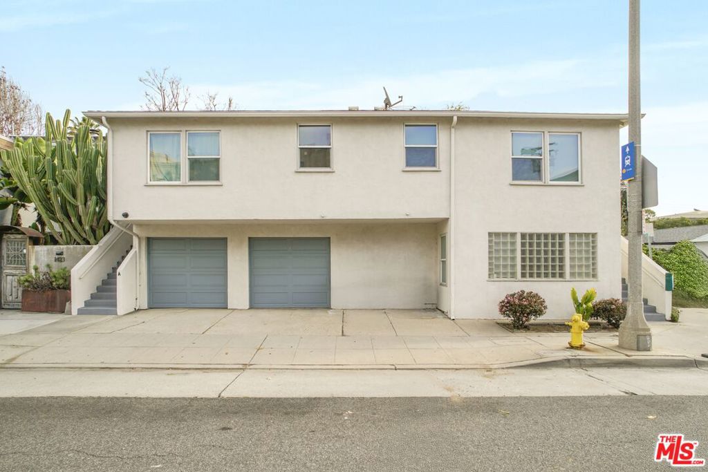 1423 Cloverfield Boulevard Property Photo 1