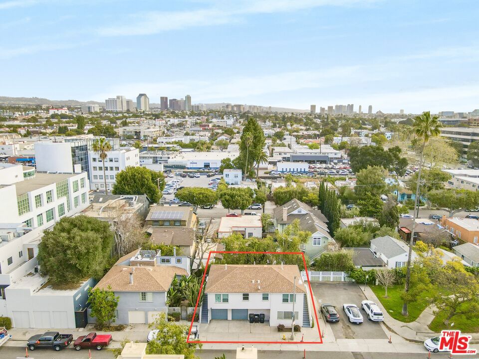 1423 Cloverfield Boulevard Property Photo 4