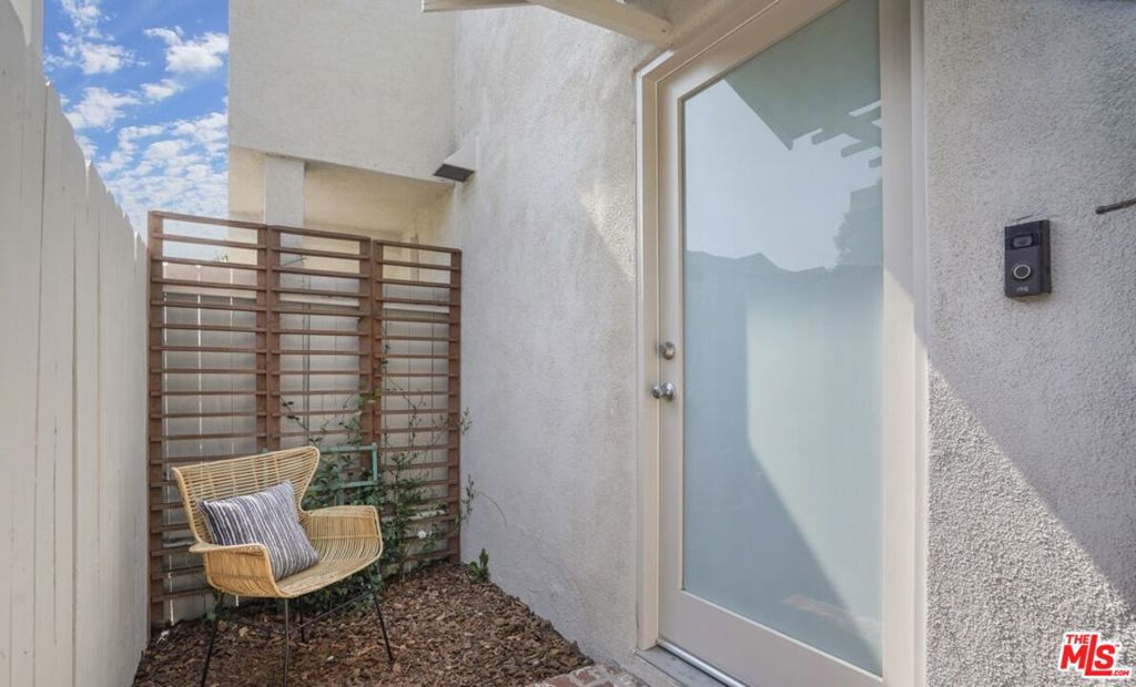 1423 Cloverfield Boulevard Property Photo 6