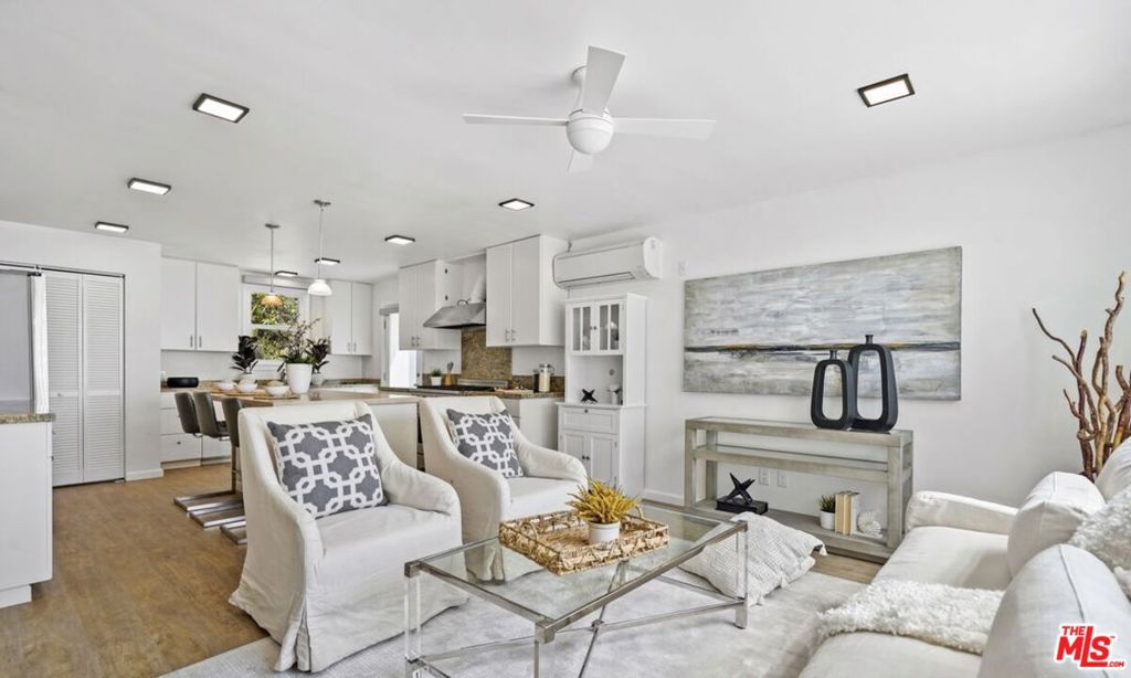 1423 Cloverfield Boulevard Property Photo 8