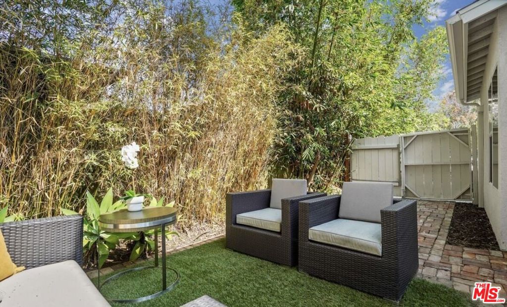 1423 Cloverfield Boulevard Property Photo 12
