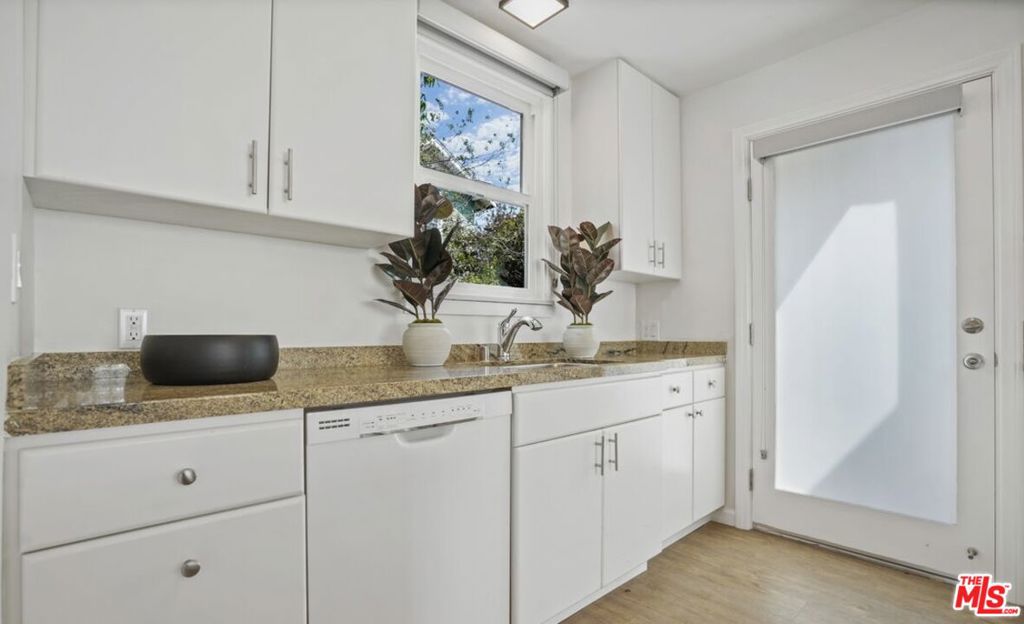 1423 Cloverfield Boulevard Property Photo 14