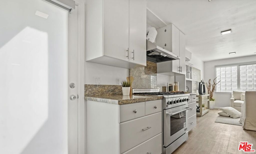 1423 Cloverfield Boulevard Property Photo 15