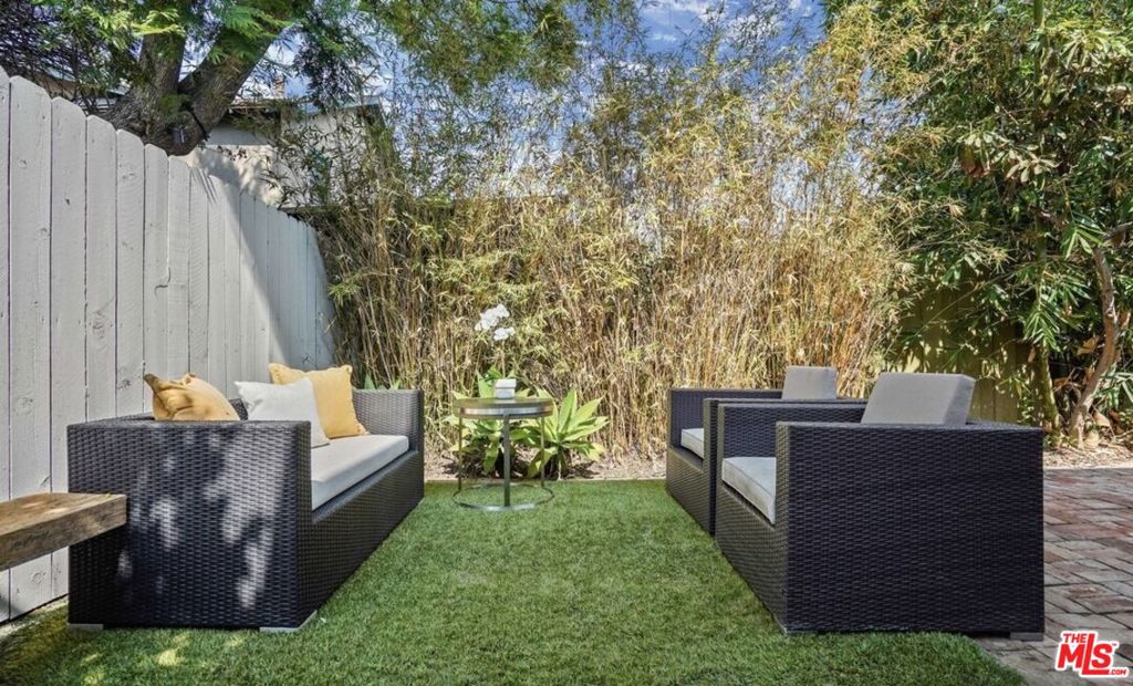 1423 Cloverfield Boulevard Property Photo 24
