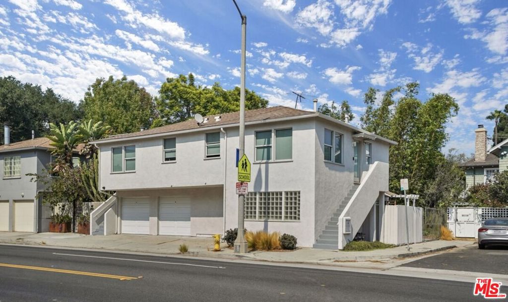 1423 Cloverfield Boulevard Property Photo 25