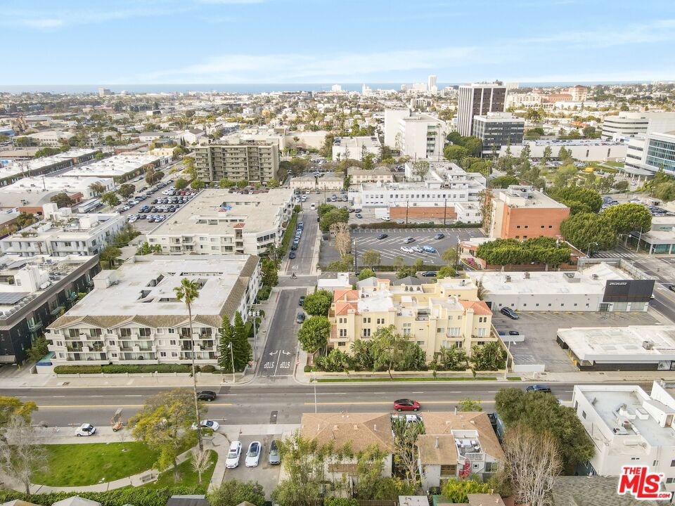 1423 Cloverfield Boulevard Property Photo 27
