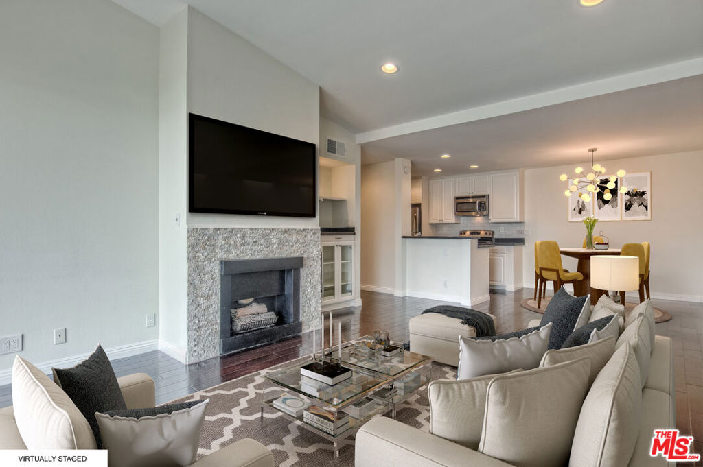906 N Doheny Drive 416 Property Photo