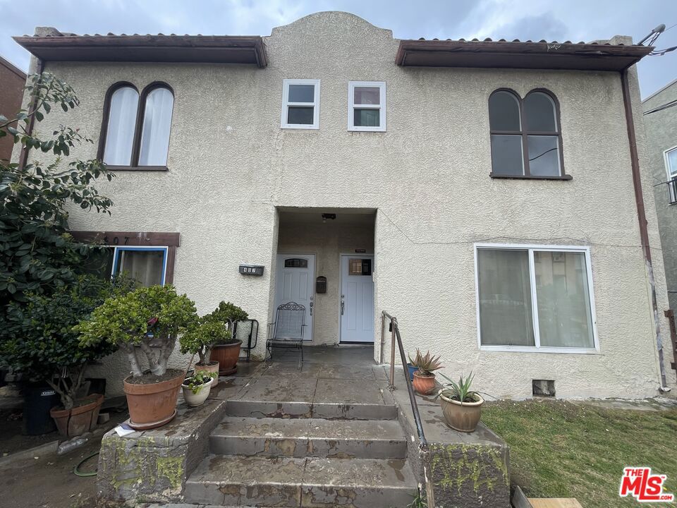 407 N Coronado Street Property Photo