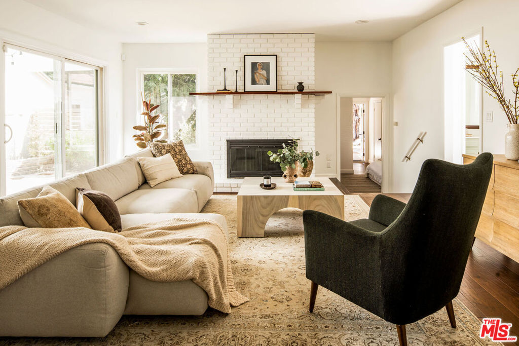 5638 Varna Avenue Property Photo