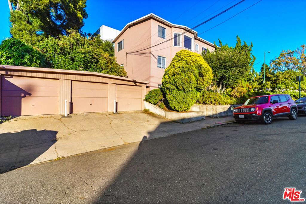 3800 Greenwood Avenue Property Photo 2