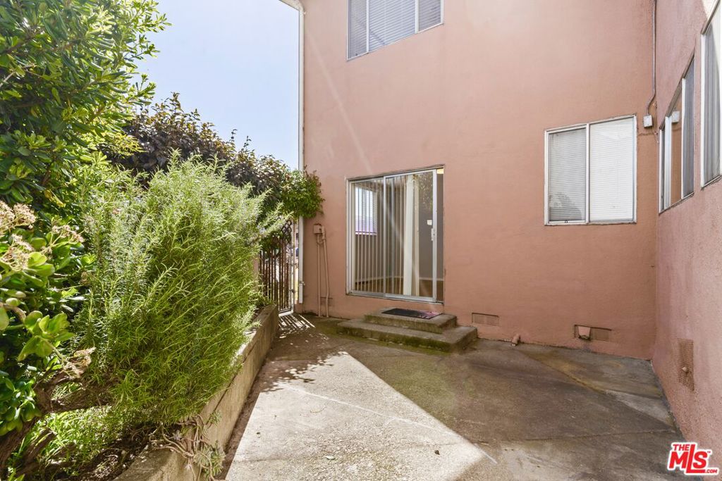 3800 Greenwood Avenue Property Photo 6