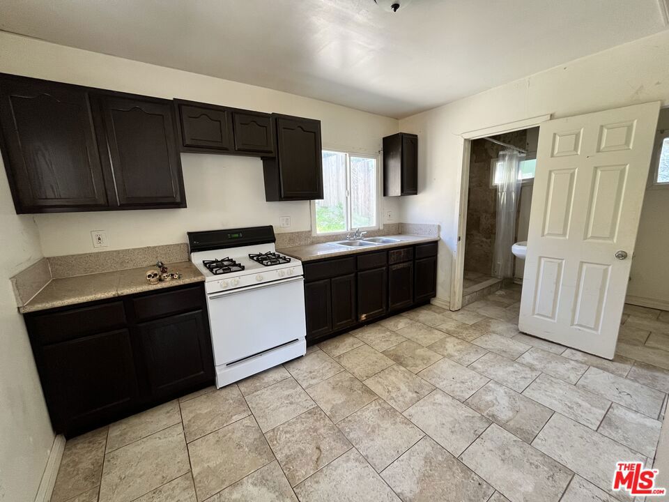 1762 Glendale Boulevard Property Photo 6